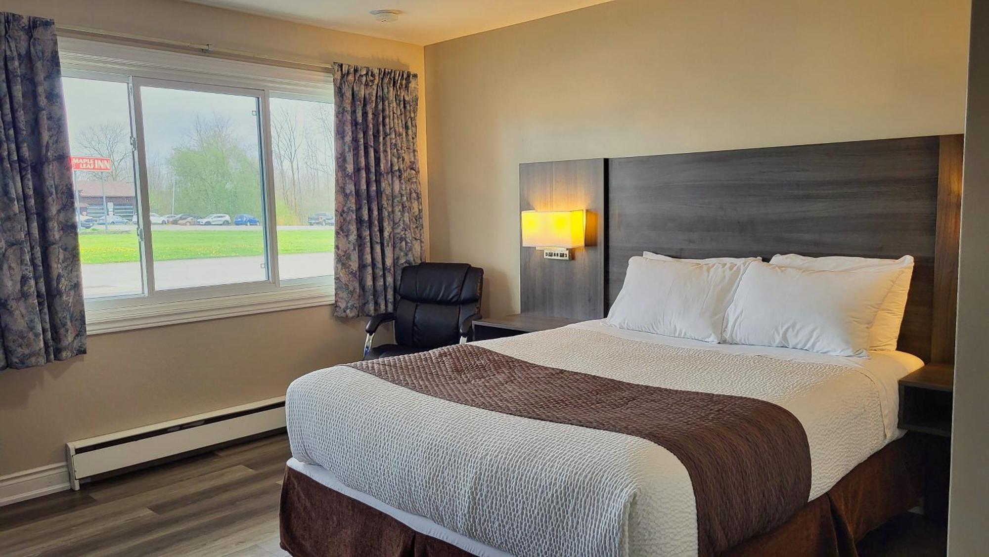 Maple Leaf Inn & Suites Kincardine Exteriör bild